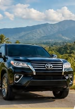 SUV en la montaña de Costa Rica — transporte privado y renta de automóviles